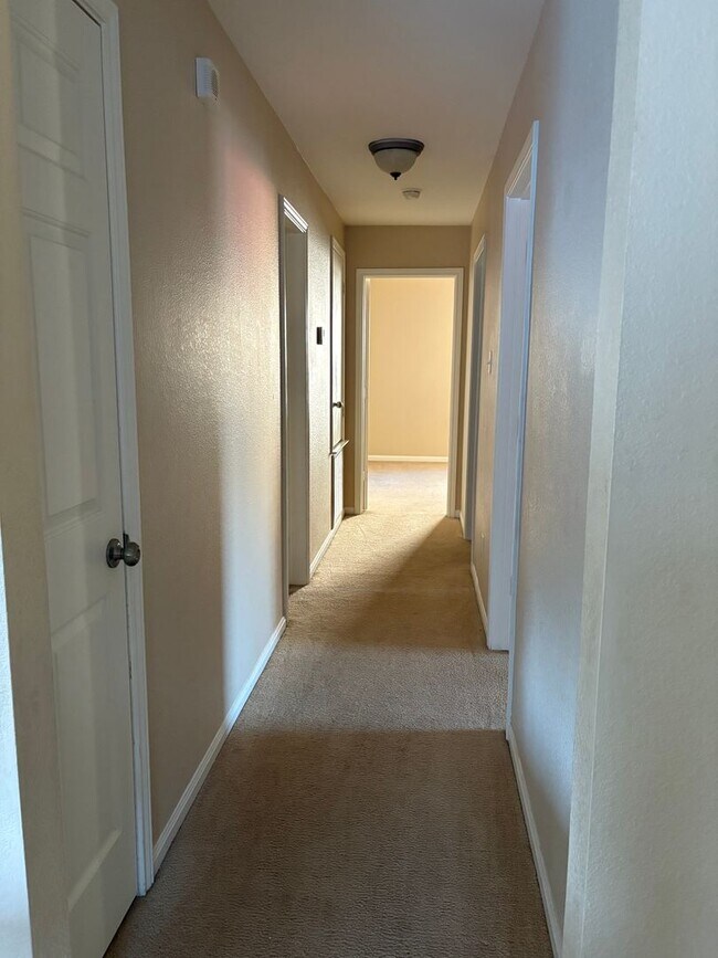 Building Photo - AVAILABLE NOW!