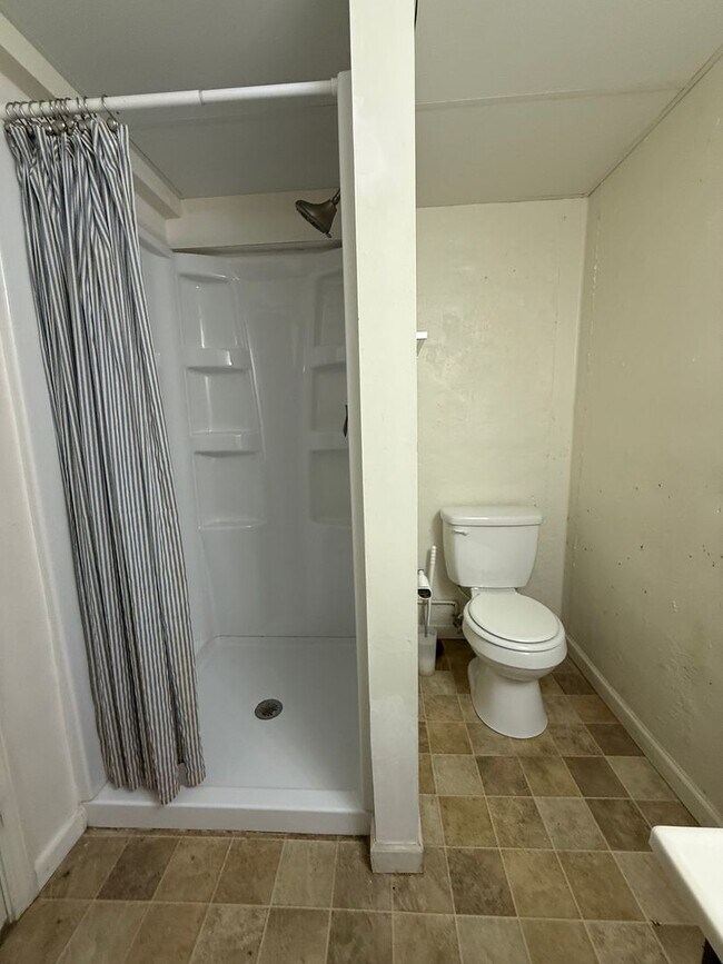 Building Photo - Live Comfortably in Timber Ridge – Just 2 Miles from IU!