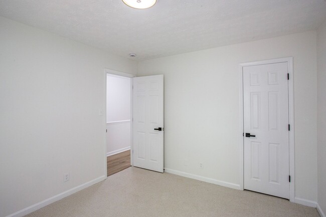 Building Photo - 3 bed 3 bath in Jonesboro!