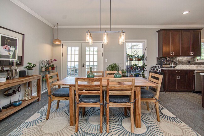 Building Photo - Spacious Home with Hot Tub, Fenced Yard an...
