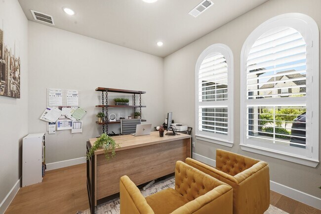 Building Photo - Luxury 5 bed 7 bath two story in Rockwall with grand double doors, soaring 19 foot ceilings, chef...