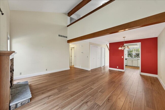 Building Photo - Charming SE Boise Townhome Near the Greenbelt
