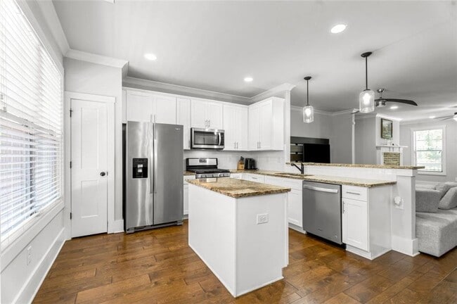 Building Photo - 2413 Misty Hollow Pl