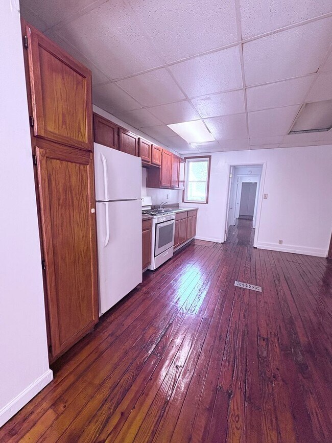 Building Photo - Available Now. 2 Bedroom Apt.
