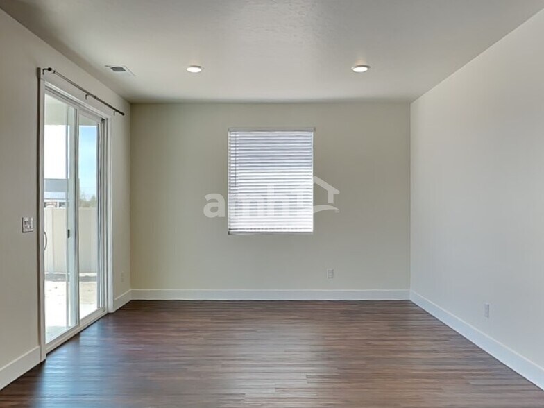 Building Photo - 9444 W Shumard St
