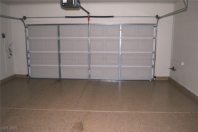 Building Photo - 10031 Cranbrook Falls Ct