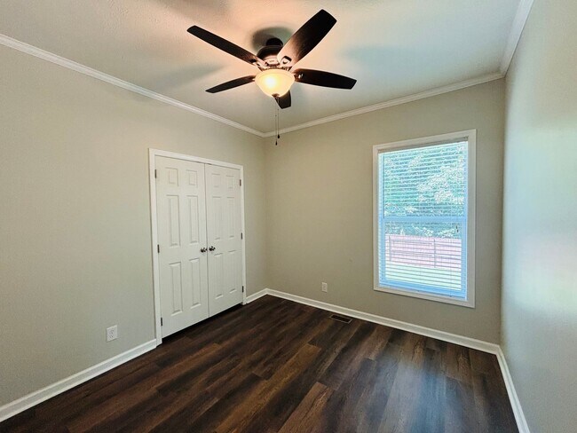 Building Photo - 3 Bedroom, 2 Bath House