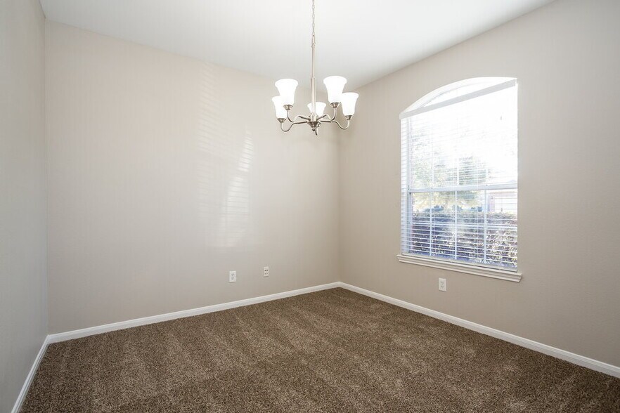 Building Photo - 6015 Starbrook Creek Dr