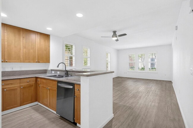 Building Photo - 520 Lunalilo Home Rd