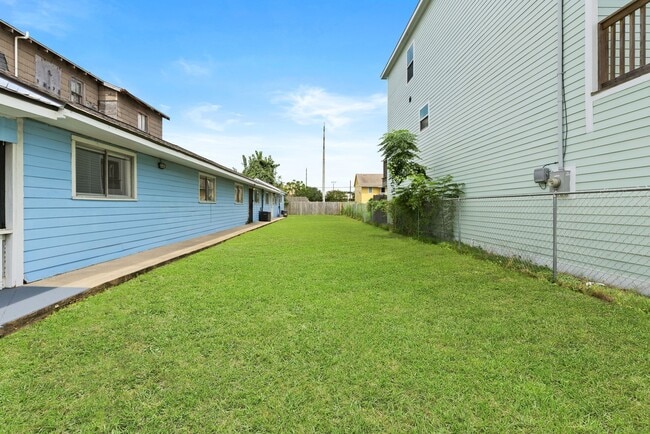Building Photo - 4018 Sealy Ave