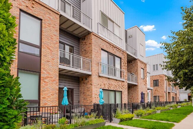 Building Photo - Beautifully Furnished Studio Condo in the Heart of Denver