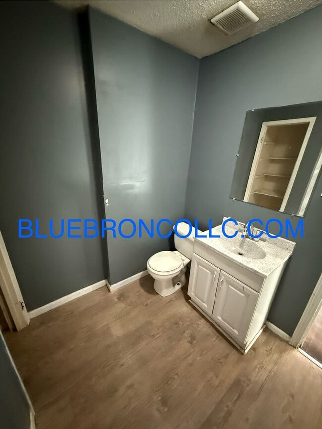 Building Photo - Must see beautiful house in northeast KC!