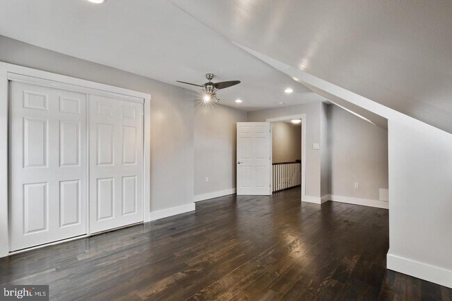 Building Photo - 5445 Ridge Ave