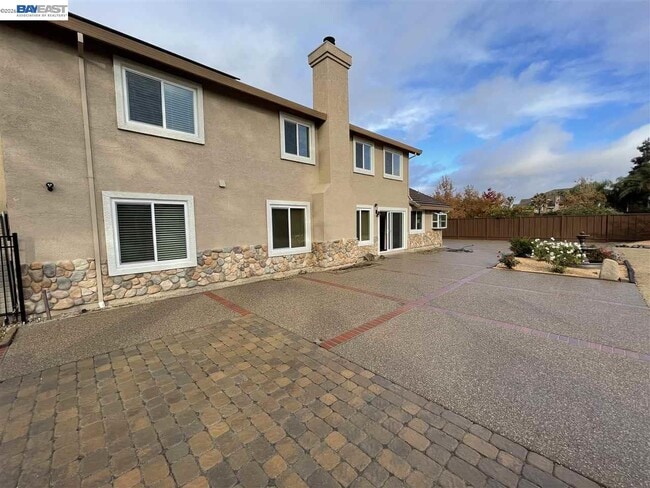 Building Photo - 1393 Arrowhead Ave