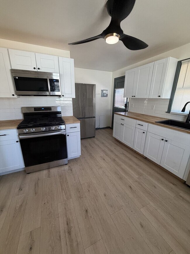 Building Photo - Newly remodeled one bedroom apartment