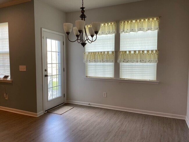 Dining Area - 9824 English Elm St