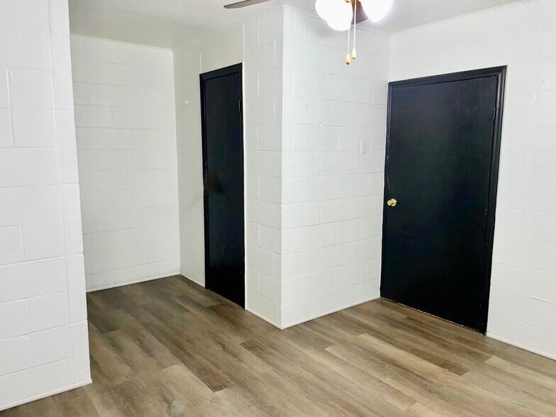 Room 3 - 704 S 25th St