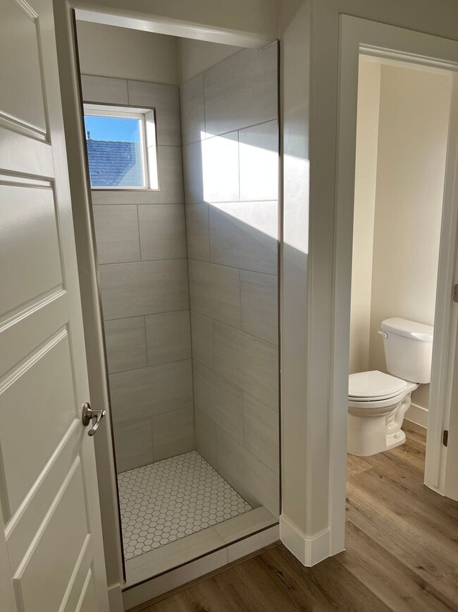 Building Photo - 3 Bedroom 2.5 Bathroom Townhome in Washington!