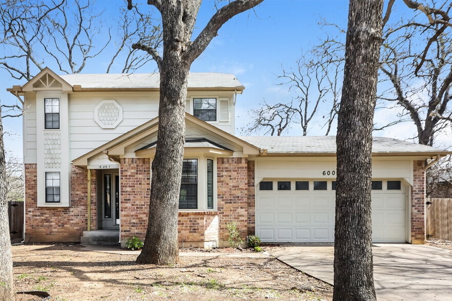 Building Photo - 6001 Farmingdale Dr