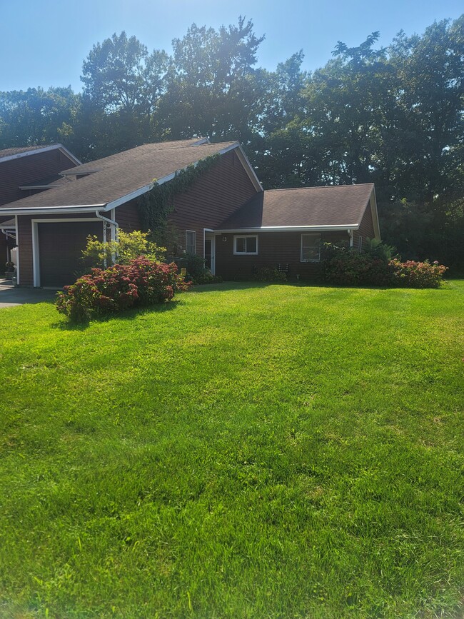 Building Photo - 106 Quail Dr