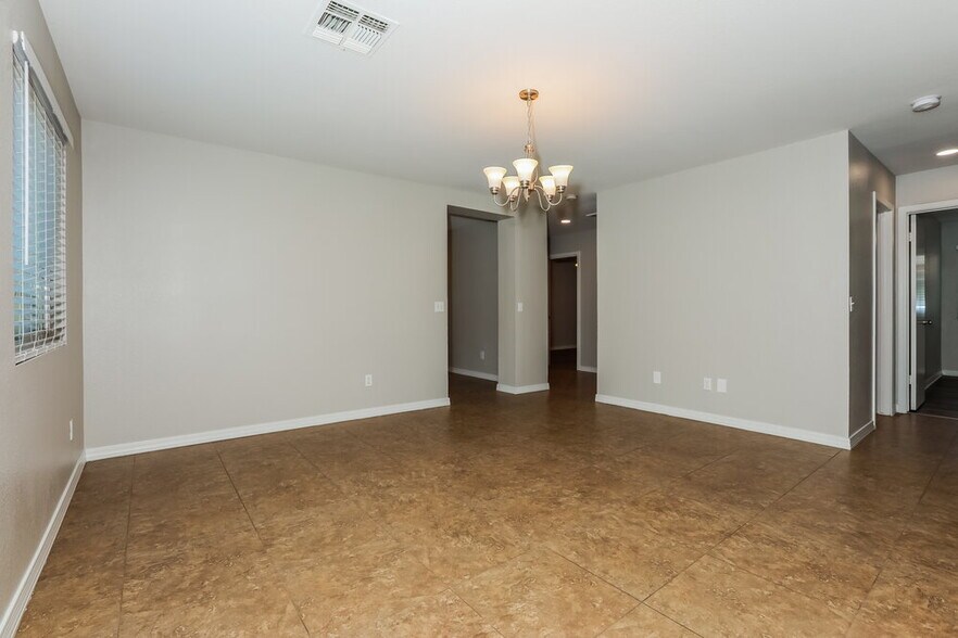 Building Photo - 5336 E Flower Ave