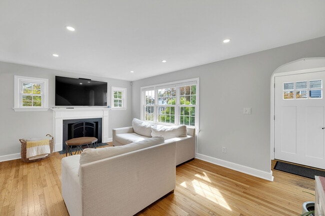 Building Photo - 27 Willowbrook Pl