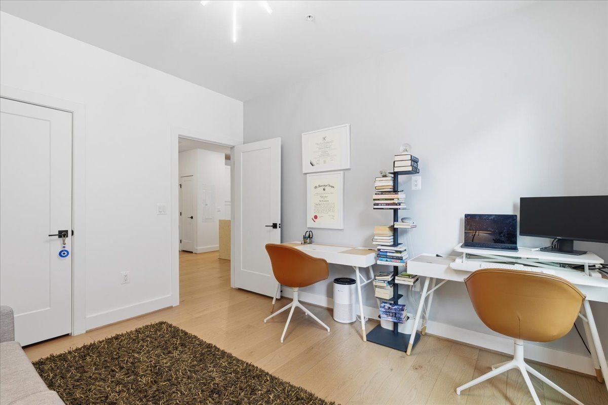 Building Photo - 1411 Key Blvd