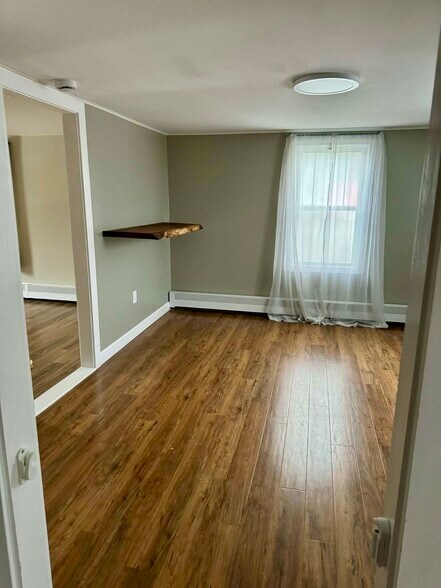 Building Photo - 19 Sterling St