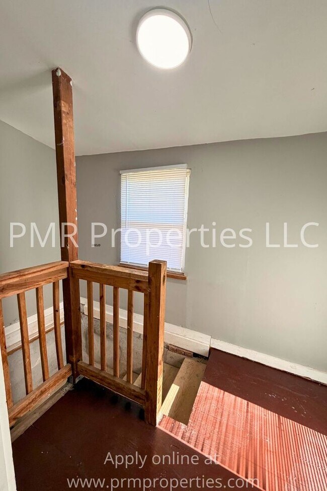 Building Photo - 5922 N 28th Ave
