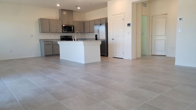Building Photo - 5-Bed, 3-Bath Home in Spectrum Falls