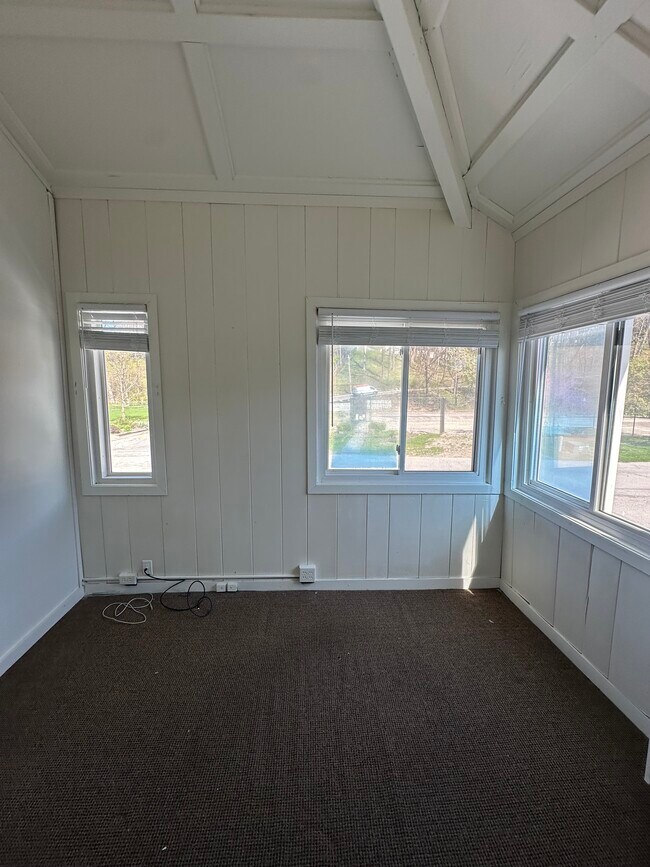 Building Photo - 852 Beach Rd