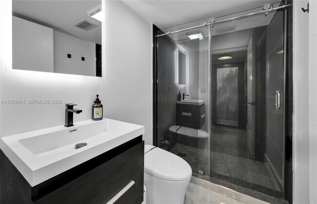 Building Photo - 1117 Alberca St