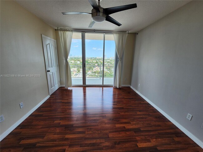 Building Photo - 2665 SW 37th Ave