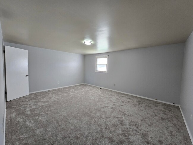 Building Photo - 501 W Farragut St