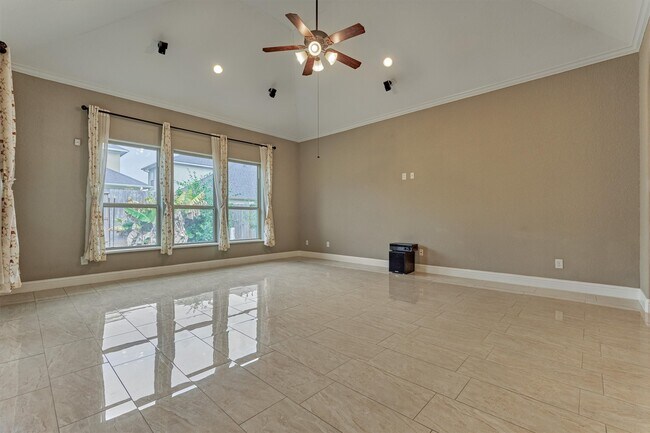 Building Photo - 106 Bella Luce