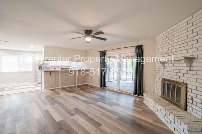 Building Photo - 3 Bed / 2 Bath / Near Tulsa Arts District
