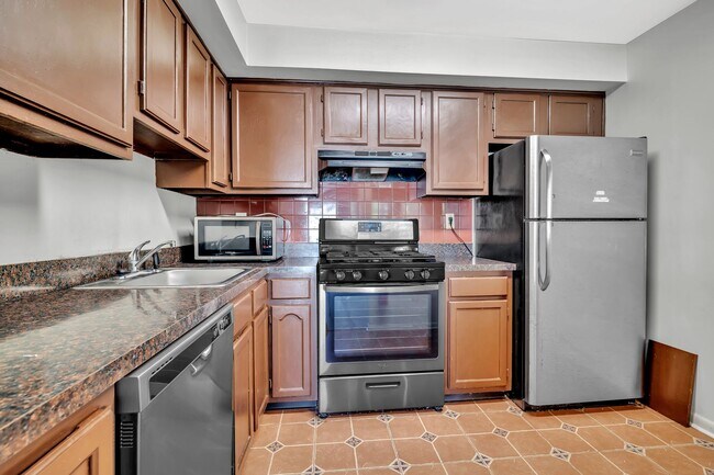 Building Photo - 302 Trinity Ct