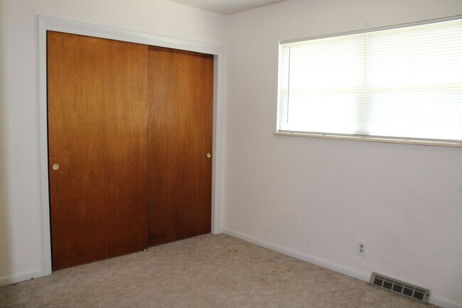 Building Photo - 3006 Butternut Dr
