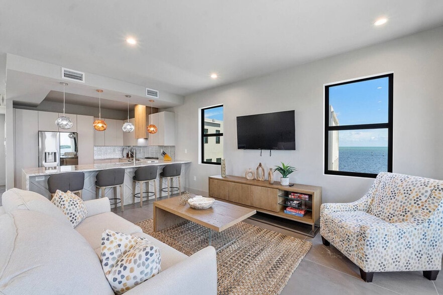 Building Photo - 99 Seaside Ave