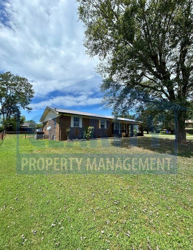 Building Photo - Three bedroom ranch-style home!