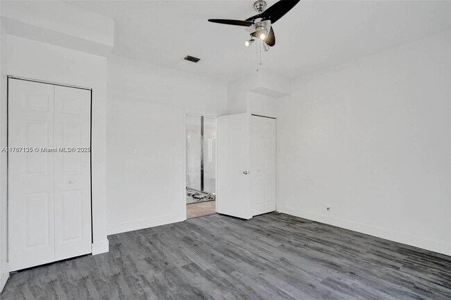 Building Photo - 16610 Royal Poinciana Ct