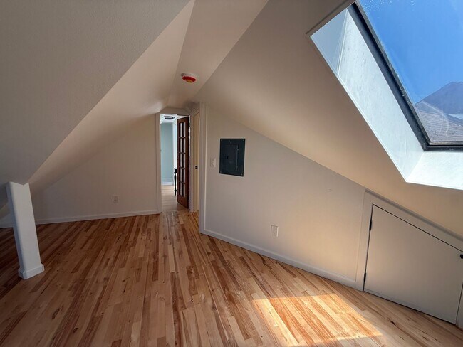 Building Photo - 1472 Chanticleer Ave