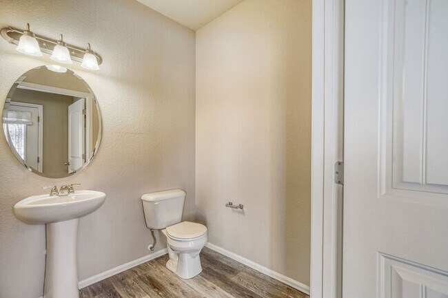 Building Photo - 1829 Final View Aly