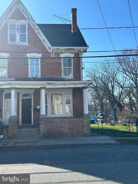 Building Photo - 22 Bispham St