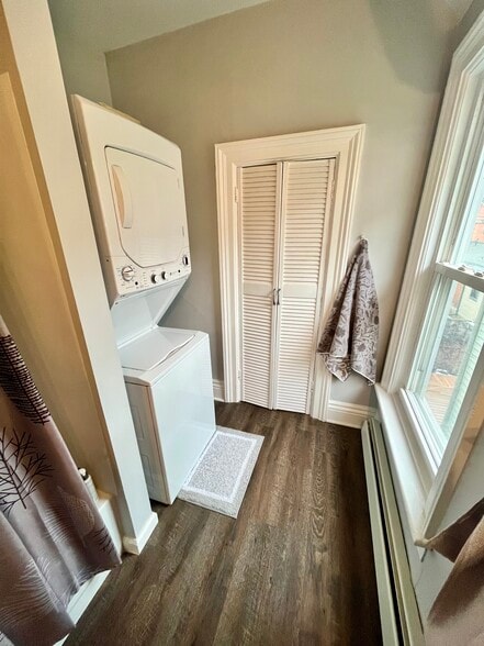 Building Photo - 42 Elmwood Ave