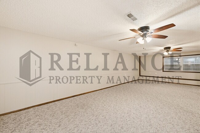 Building Photo - 428 Peach Tree Ln