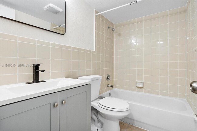 Building Photo - 1715 N 16th Ave