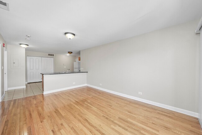 Building Photo - 3423 Ridgeland-303