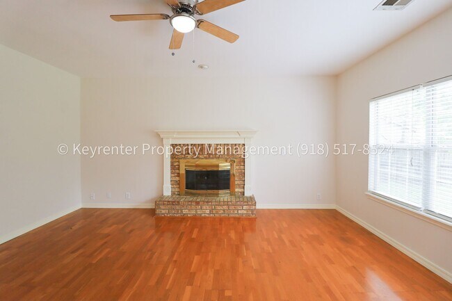 Building Photo - 4 Bed | 2 Bath in Broken Arrow!