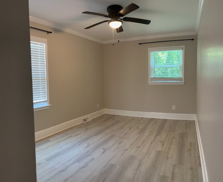 Building Photo - 2730 Eastway Dr